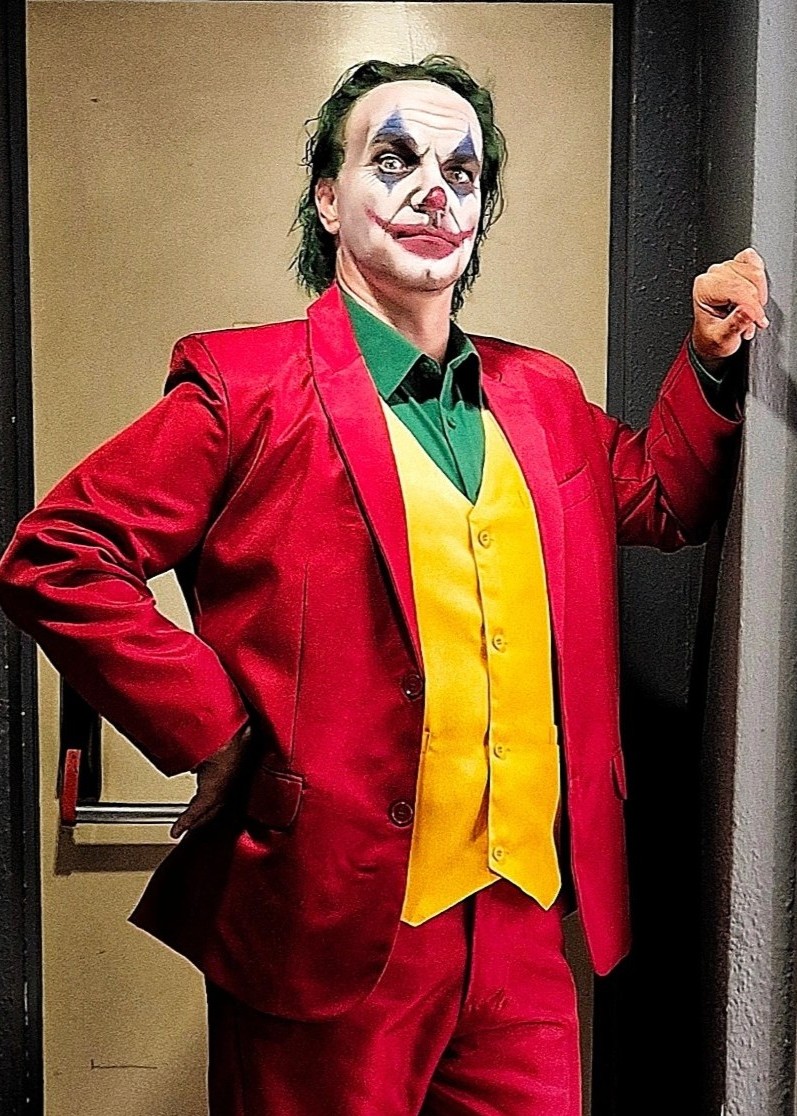 Manuel Mas caracterizado como Rigoletto, otra escena