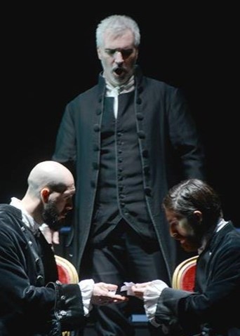 Manuel Mas caracterizado como Renato en Un Ballo in Maschera