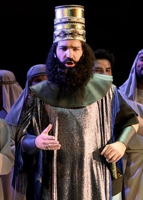 Manuel Mas caracterizado como Nabucco en la ópera Nabucco