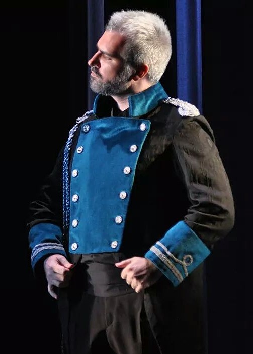 Manuel Mas caracterizado como Lord Enrico Ashton en Lucia di Lammermoor, otra escena
